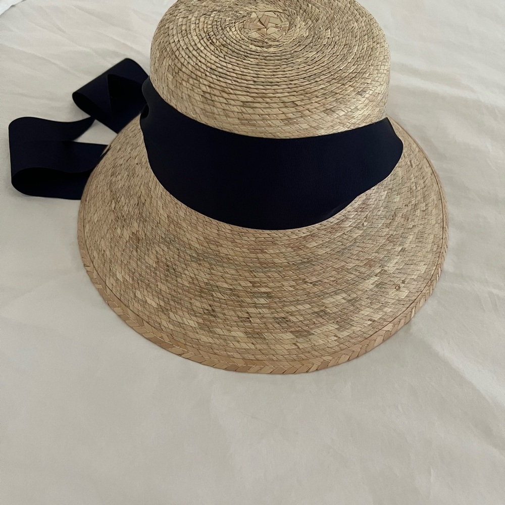 Chic Women's Straw Hat with Navy Band